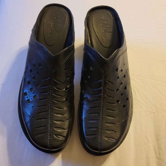 Gorgeous All leather WILD PAIR Clogs-wooden heel-SPRING, SUMMER, FALL, WINTER! - Picture 3 of 8